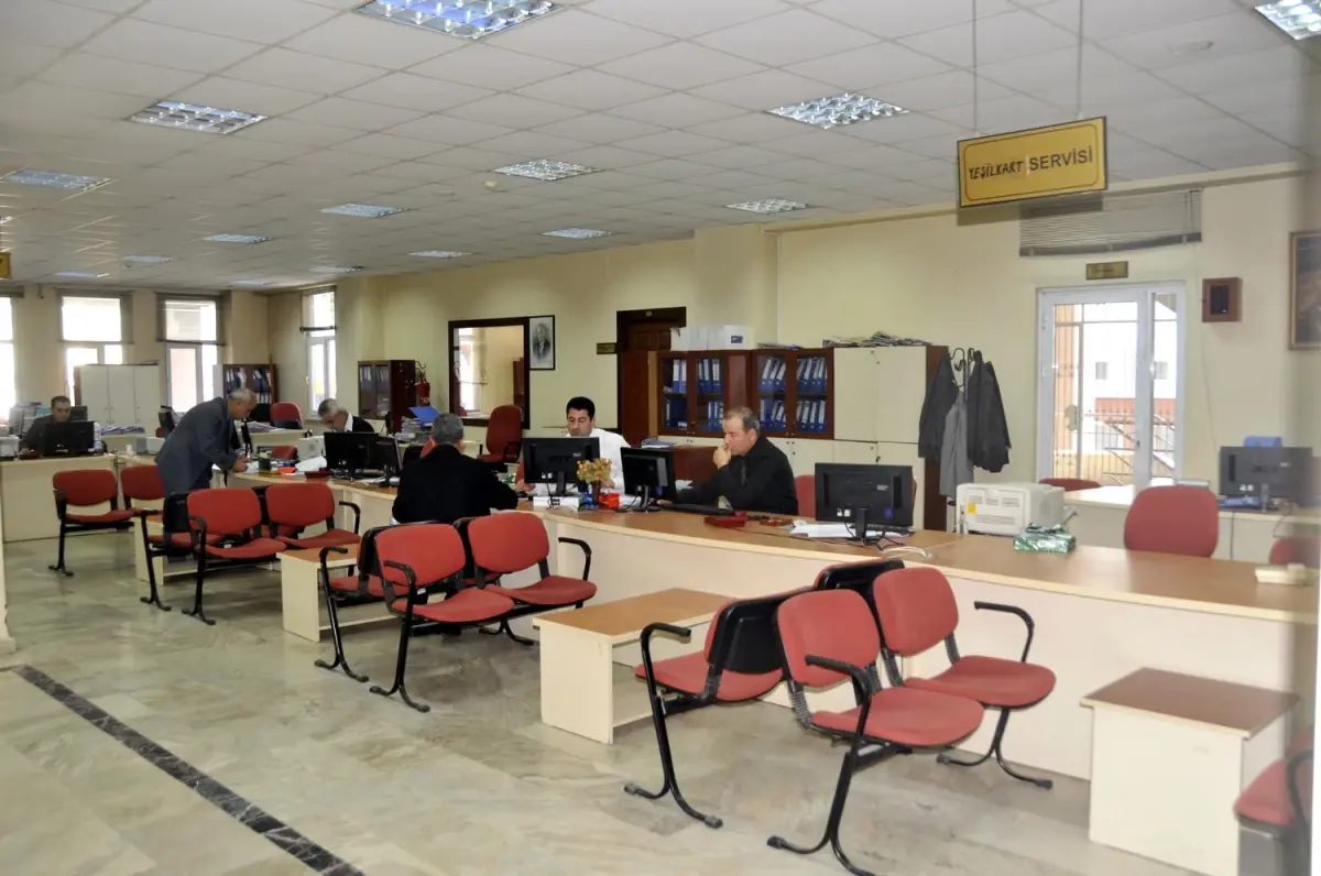 Akdeniz Belediyesi\'nin Kadın Çalışanlarına 8 Mart İzni