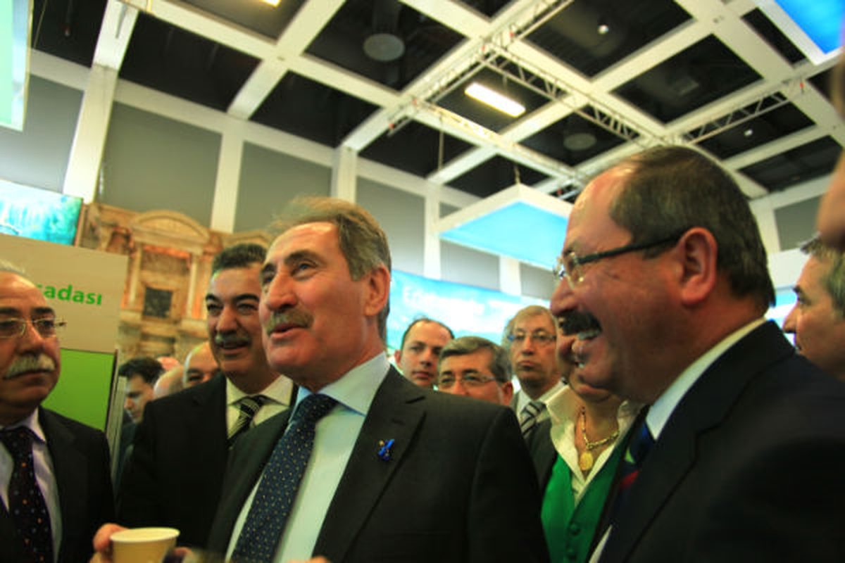 Bakan Günay Kuşadası Standını Ziyaret Etti