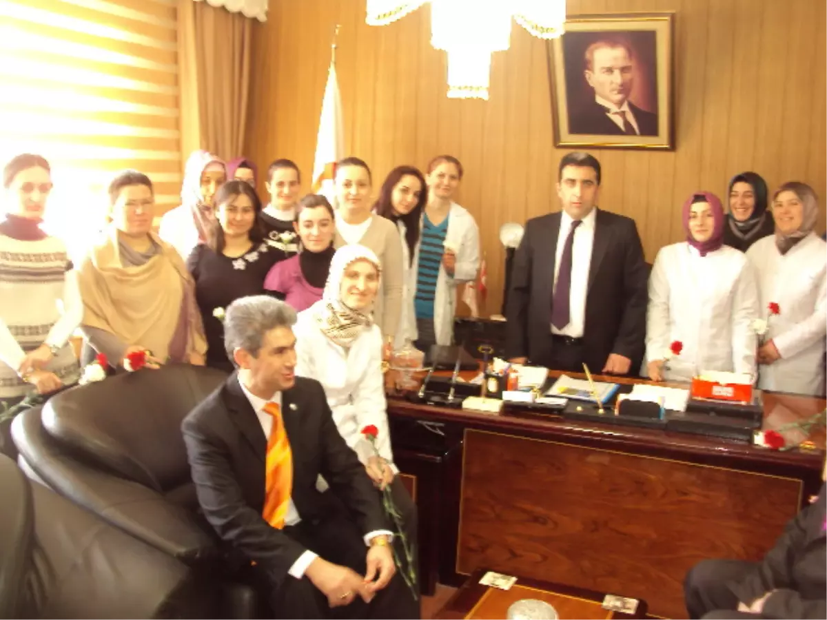 Bayburt İl Sağlık Müdürü Dr.zülkarni Özbek, 8 Mart Dünya Kadınlar Günü'nü Kutladı