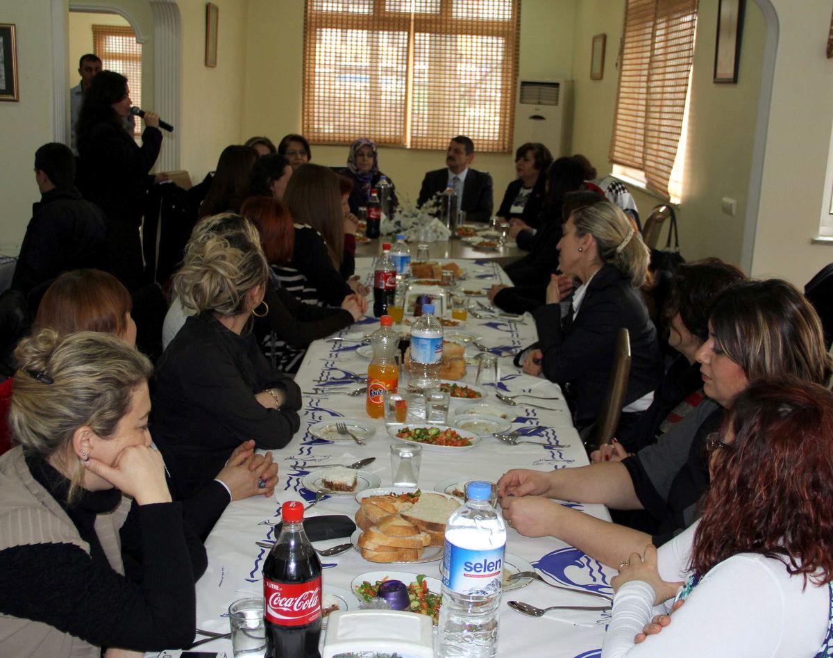 Belediyede Çalışan Kadınlara Yemek