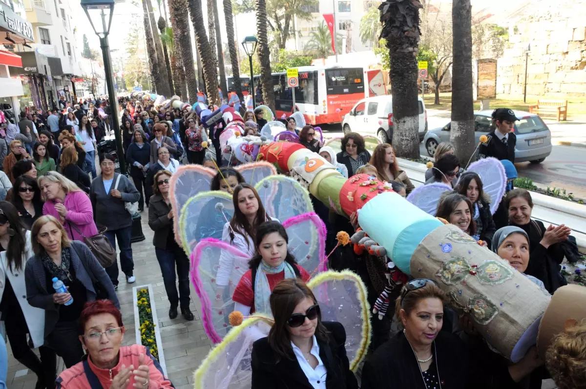 Büyükşehir Belediyesi Kadınlar Günü'nü Coşkuyla Kutladı