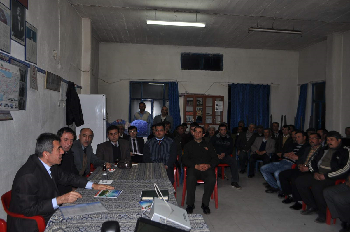 Demirci\'de Akşam Eğitim Toplantıları Yapılıyor