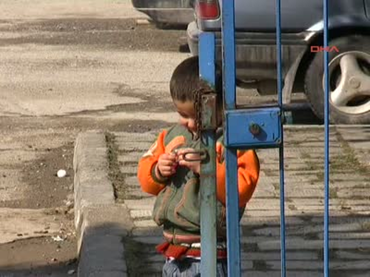 Depremzede Kadınlara Karanfil