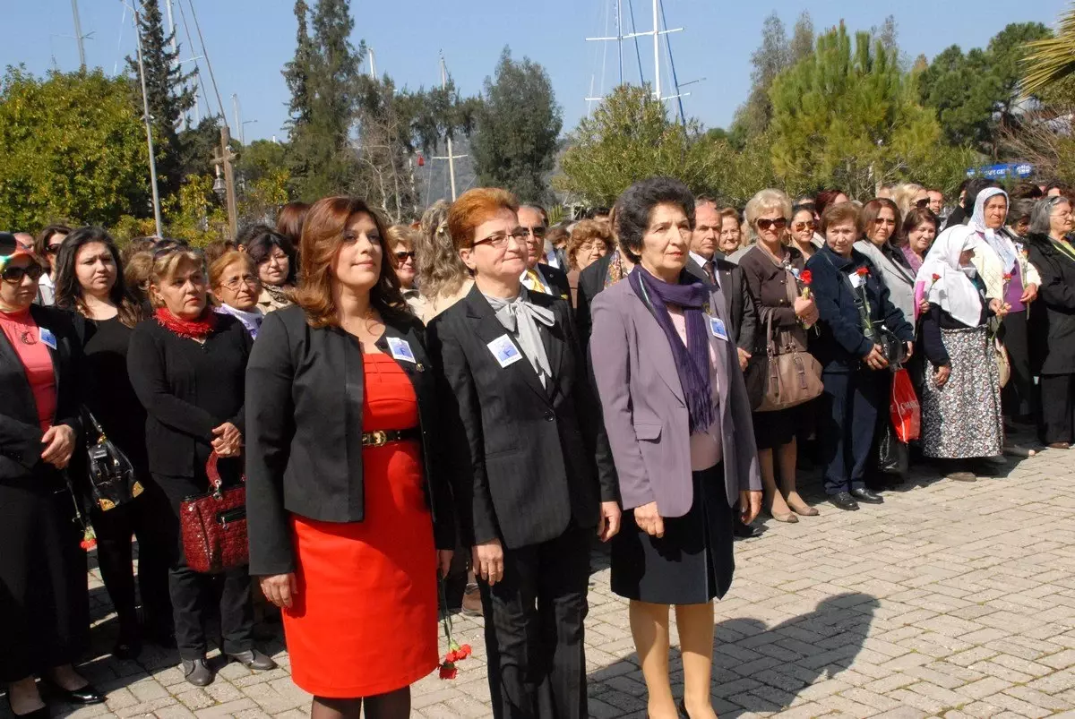 Fethiyeli Kadınlar 8 Mart'ta Ata'nın Huzuruna Çıktı