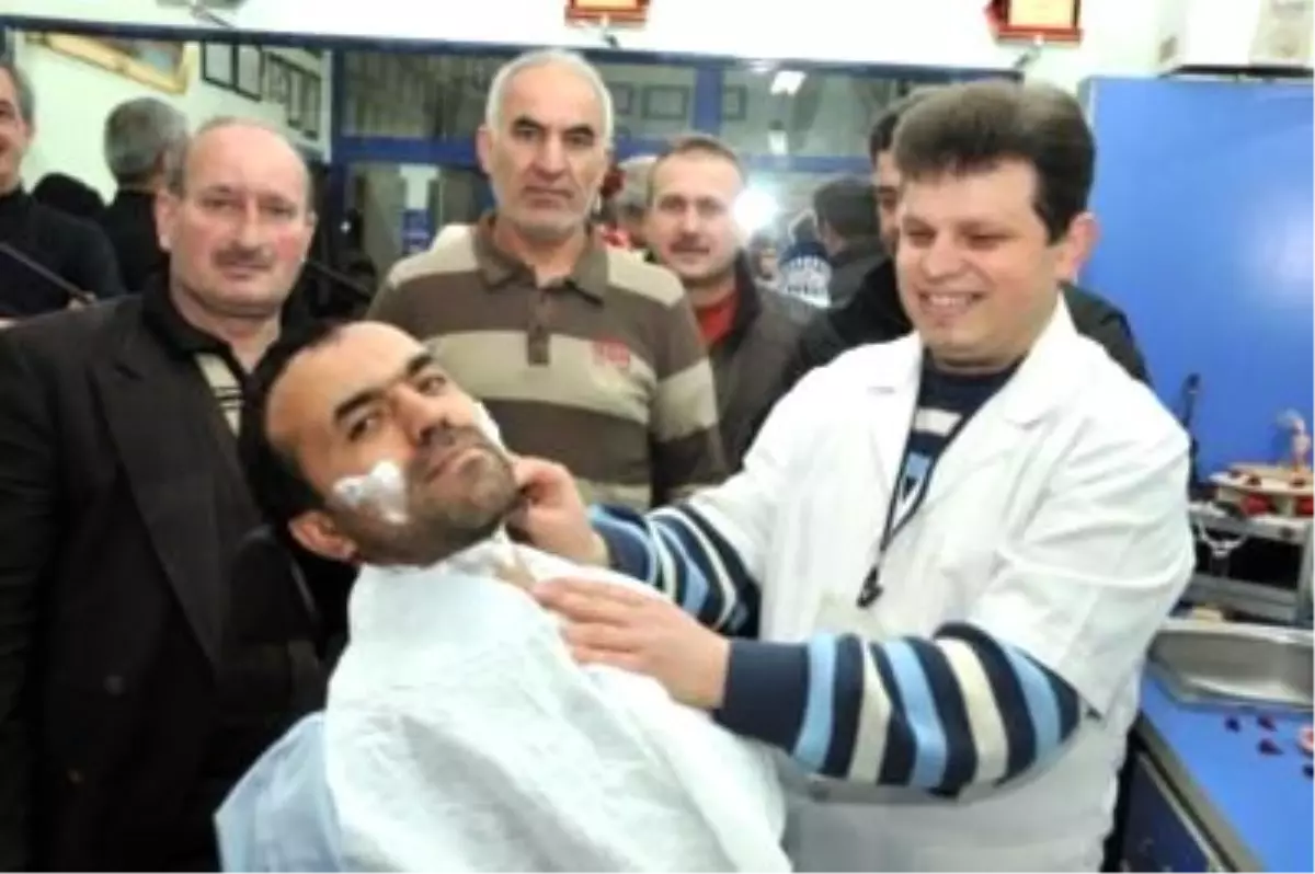 "Şiddete Hayır" Diyenlere Ücretsiz Tıraş