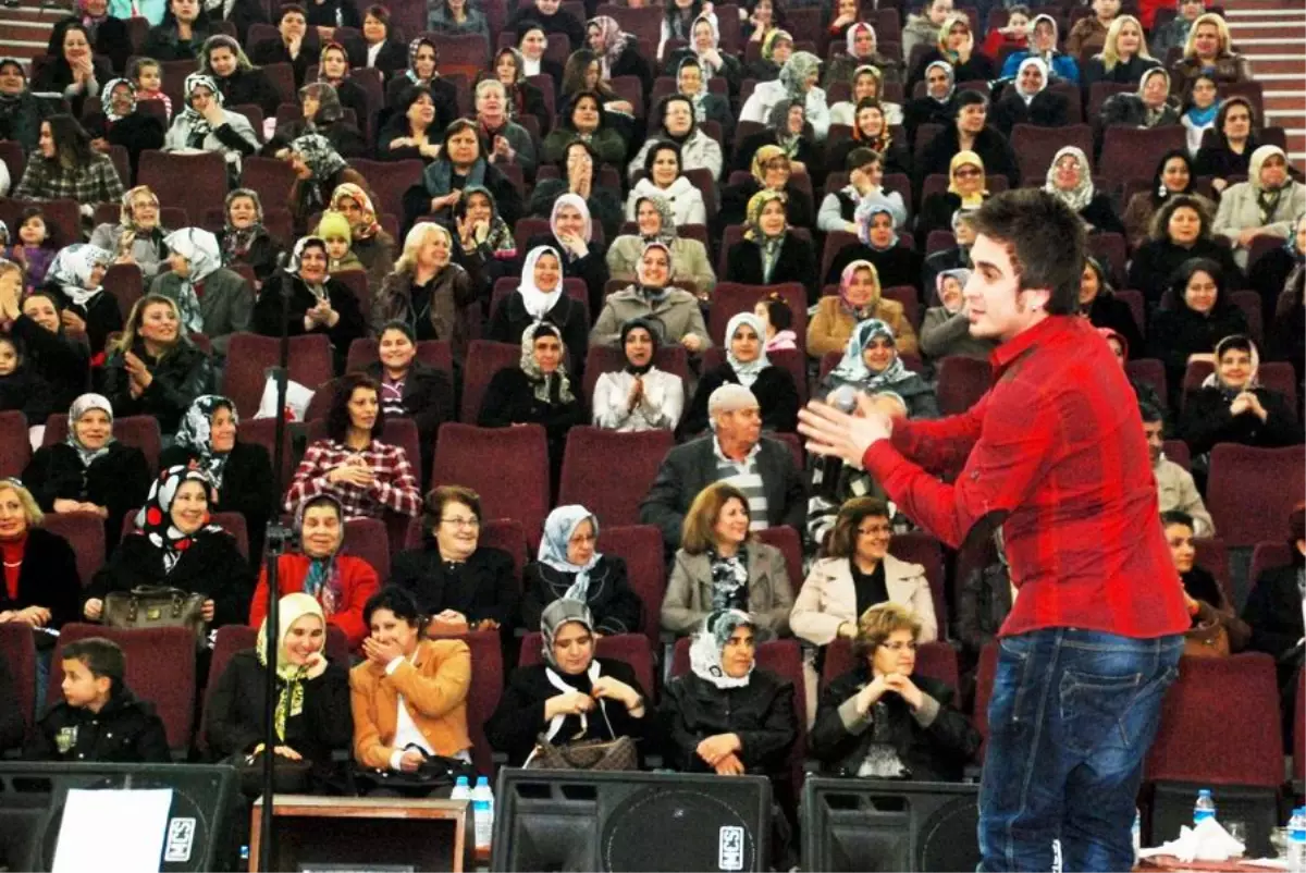 Kadınlar, Edremit Belediyesi\'nin Düzenlediği Matinede Coştu