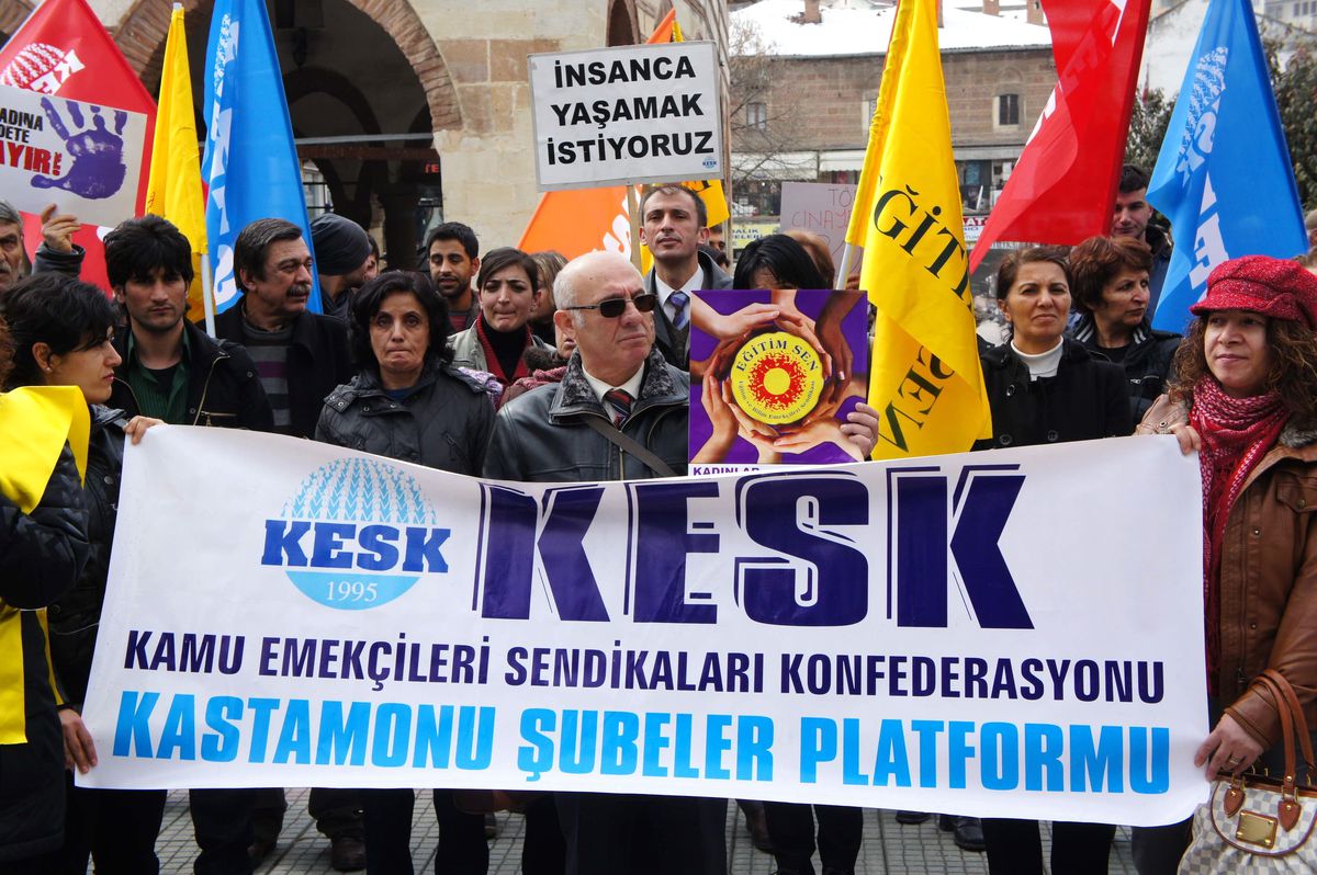 Kesk\'li Kadınlar 8 Mart\'ın Tatil Edilmesi Talebiyle Alanlara İndi