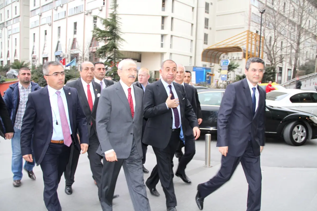 Kılıçdaroğlu, Kadir İnanır\'ı Ziyaret Etti