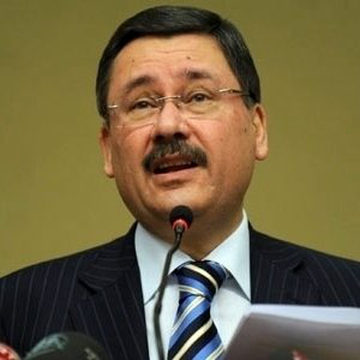 Melih Gökçek, Kadınlar Günü İçin Şiir Yazdı