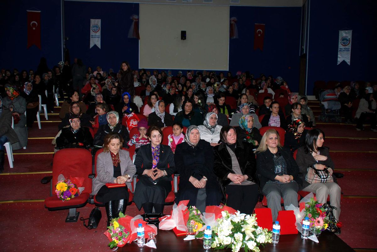 Melikgazi Belediyesi\'nde 8 Mart Konferansı