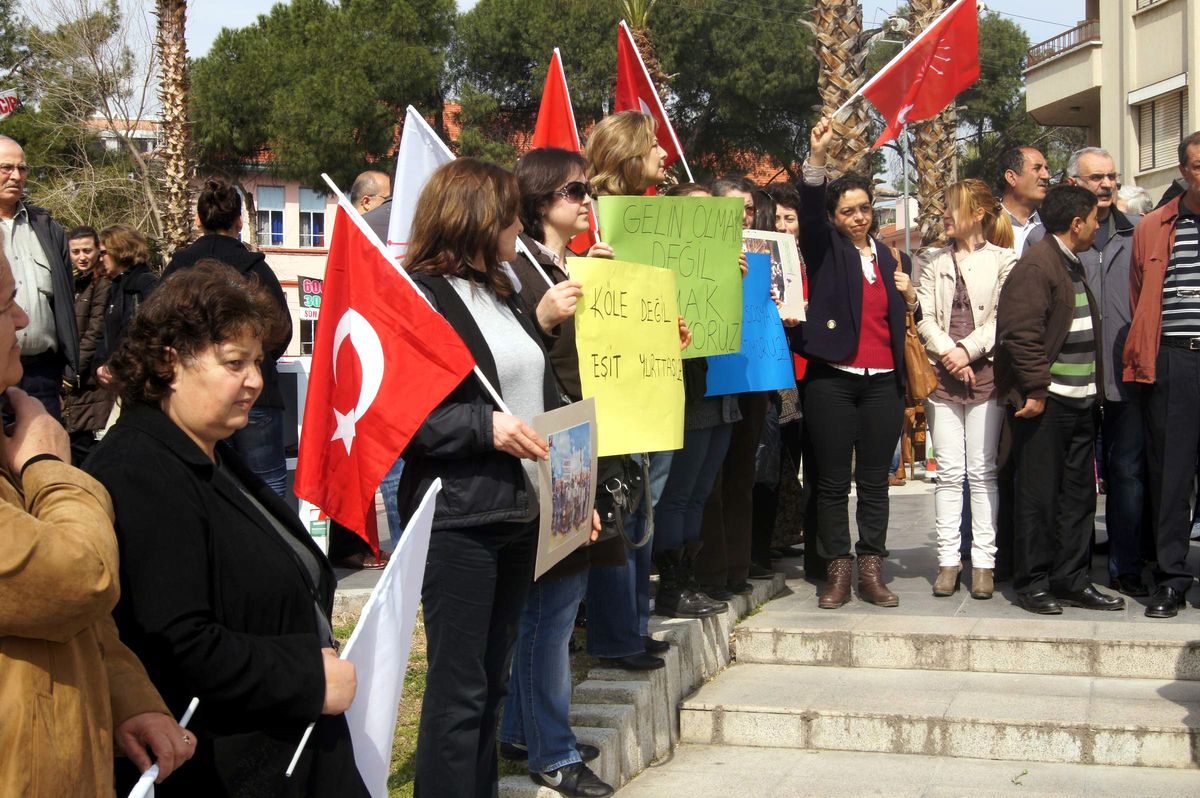 Nazilli\'de CHP\'li Kadınlar Kendi Günlerini Kutladı