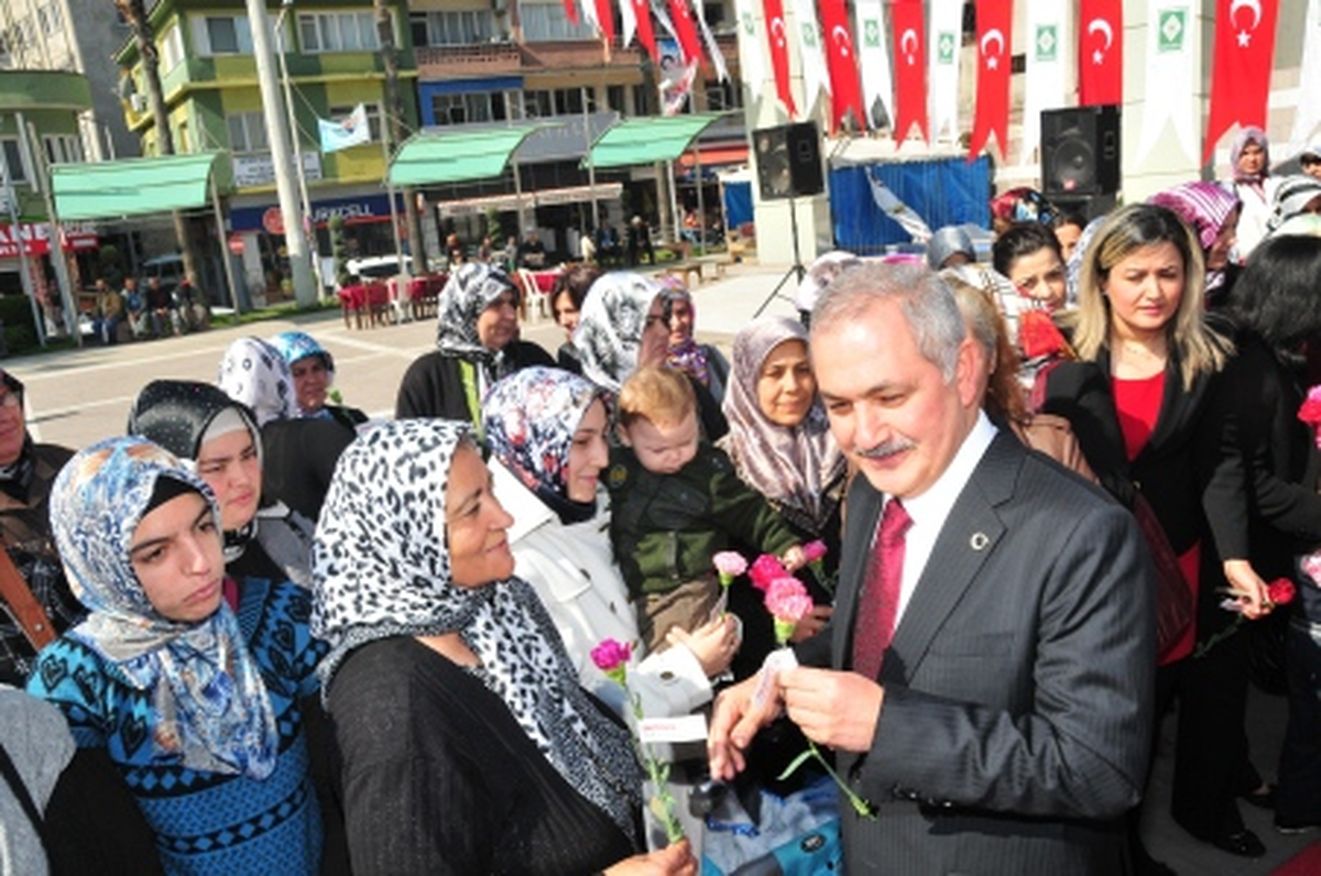 Osmaniye Belediyesi Mutlu Kadın Yöresel El İşi Ürünleri Pazarı Açıldı