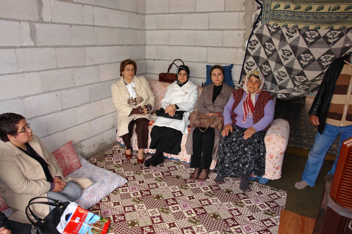 Songül Odabaş, Yardıma Muhtaç Aileleri Ziyaret Etti