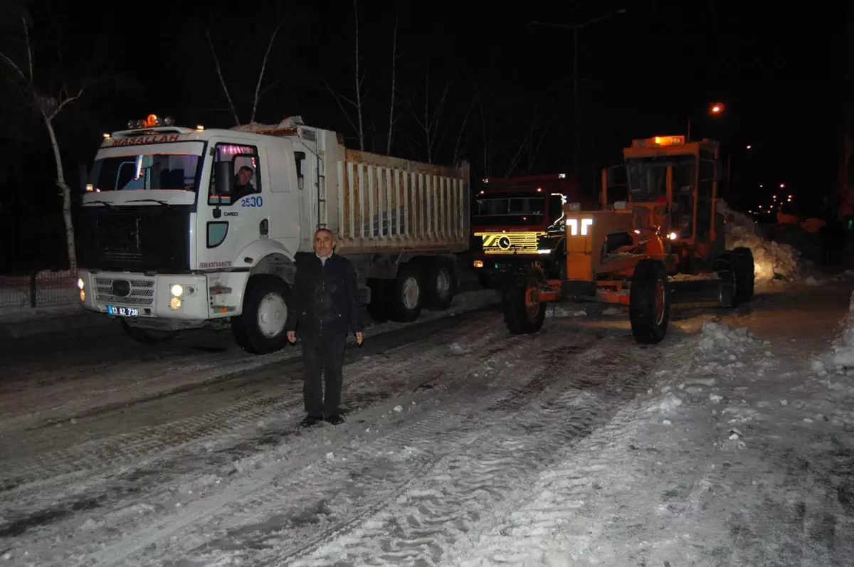 Tatvan\'da Kar Temizleme Çalışmaları Devam Ediyor