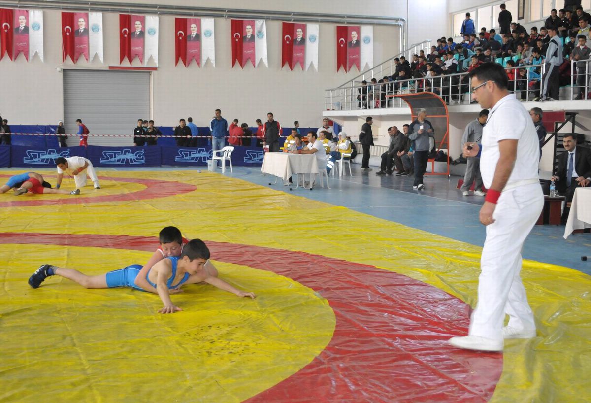 7 Aralık Üniversitesi\'nde Güreş Müsabakaları
