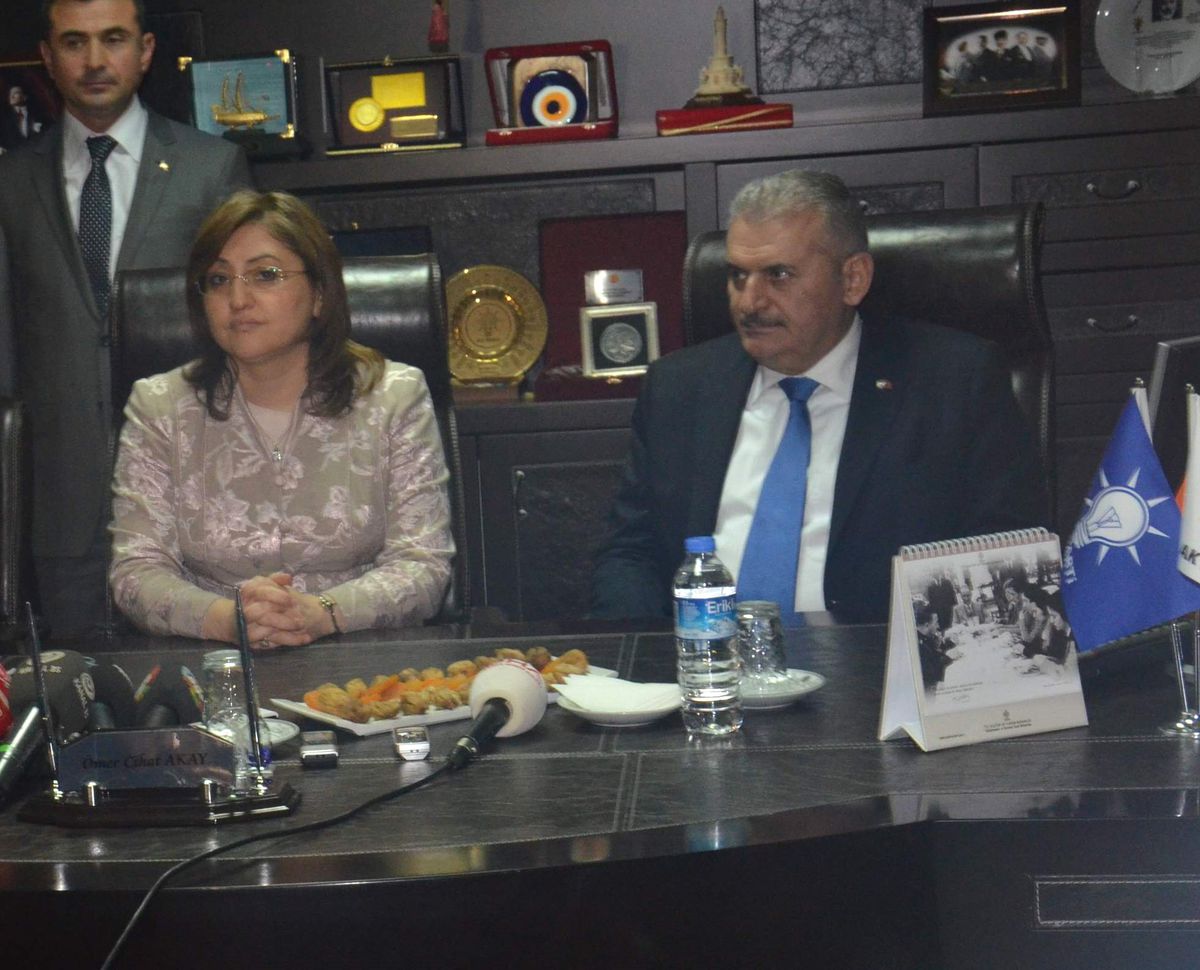 Bakan Yıldırım, Atanamayan İtfaiyecilerle Konuştu
