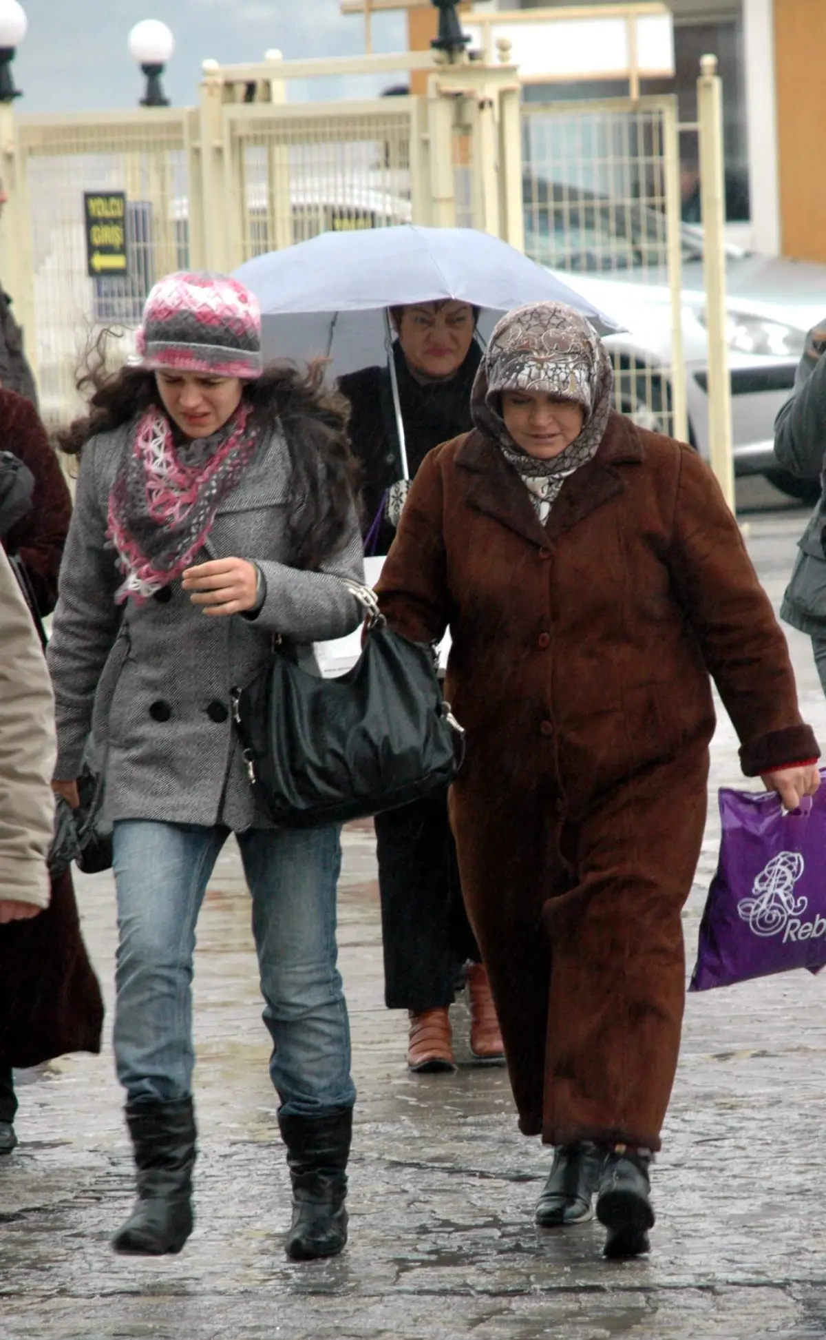 Çanakkale\'de Sağanak Yağmur Etkili Oluyor