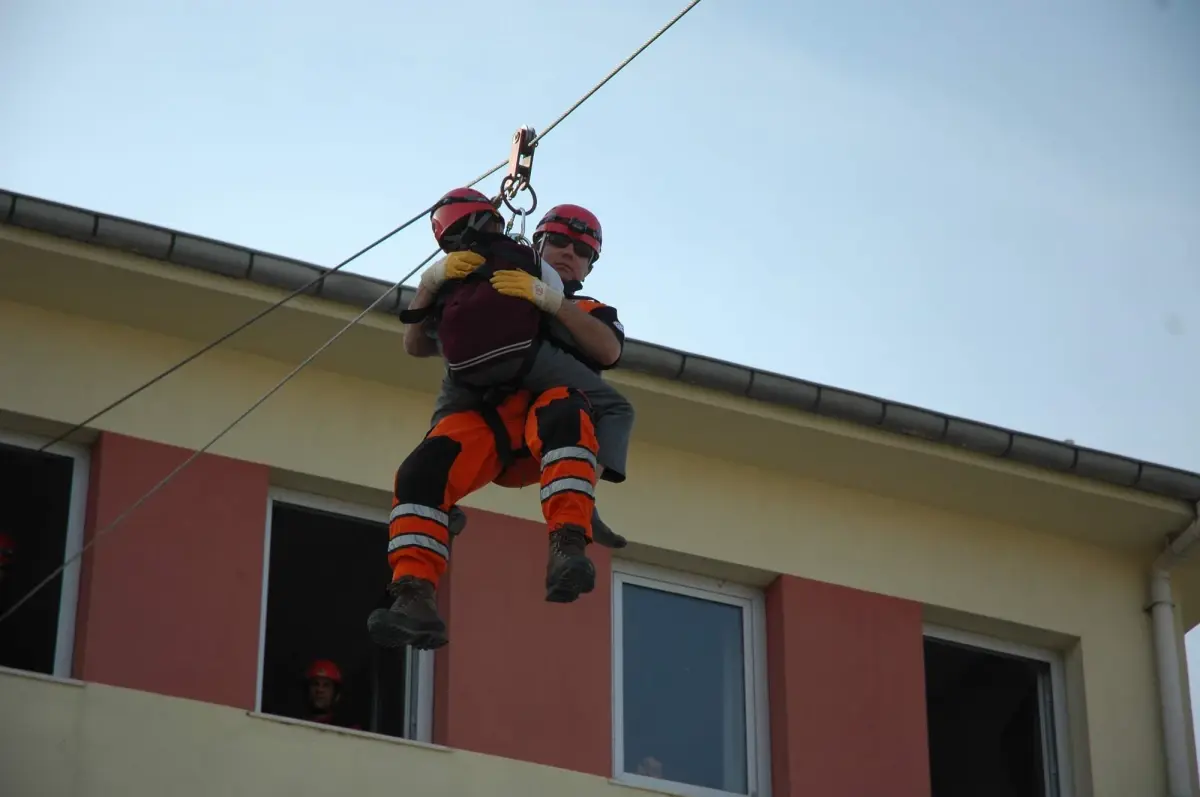 Denizli\'de Deprem Tatbikatı Yapıldı