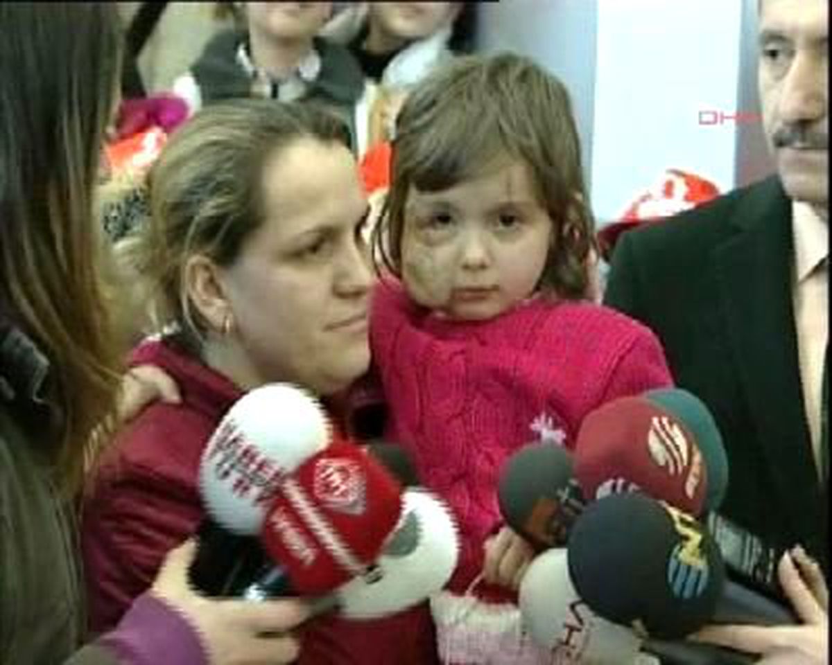 Emine Erdoğan\'dan Minik Kardelen İçin \' Ne Gerekiyorsa Yapın \'