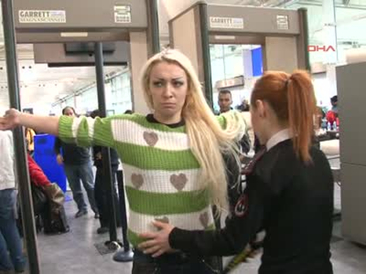 Femen Üyeleri Sınır Dışı Edildi