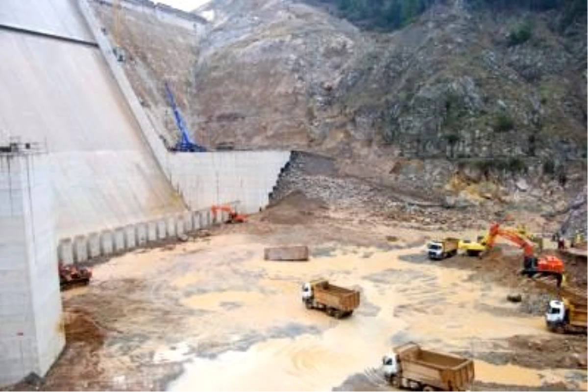 Kozan\'daki Baraj Faciası