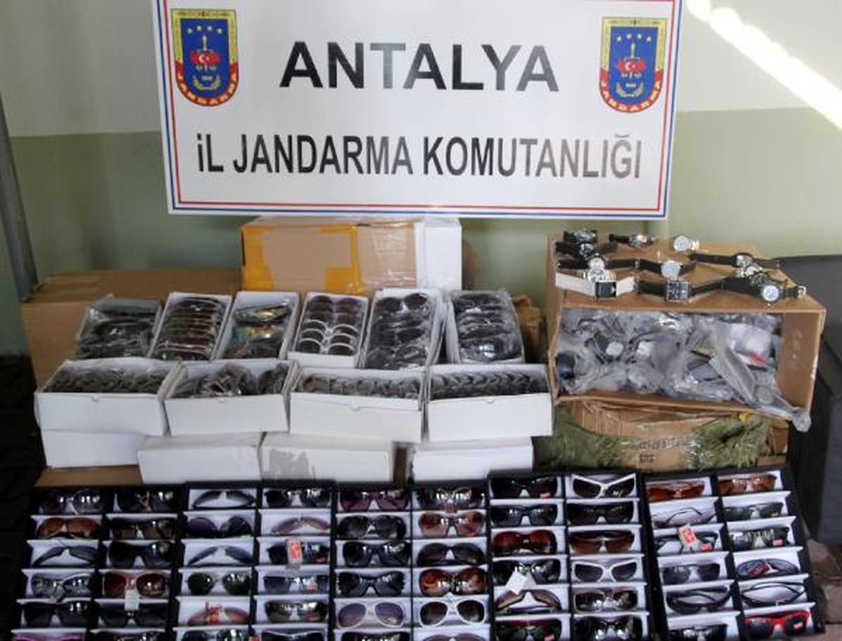 Manavgat\'ta Kaçak Güneş Gözlüğü Operasyonu