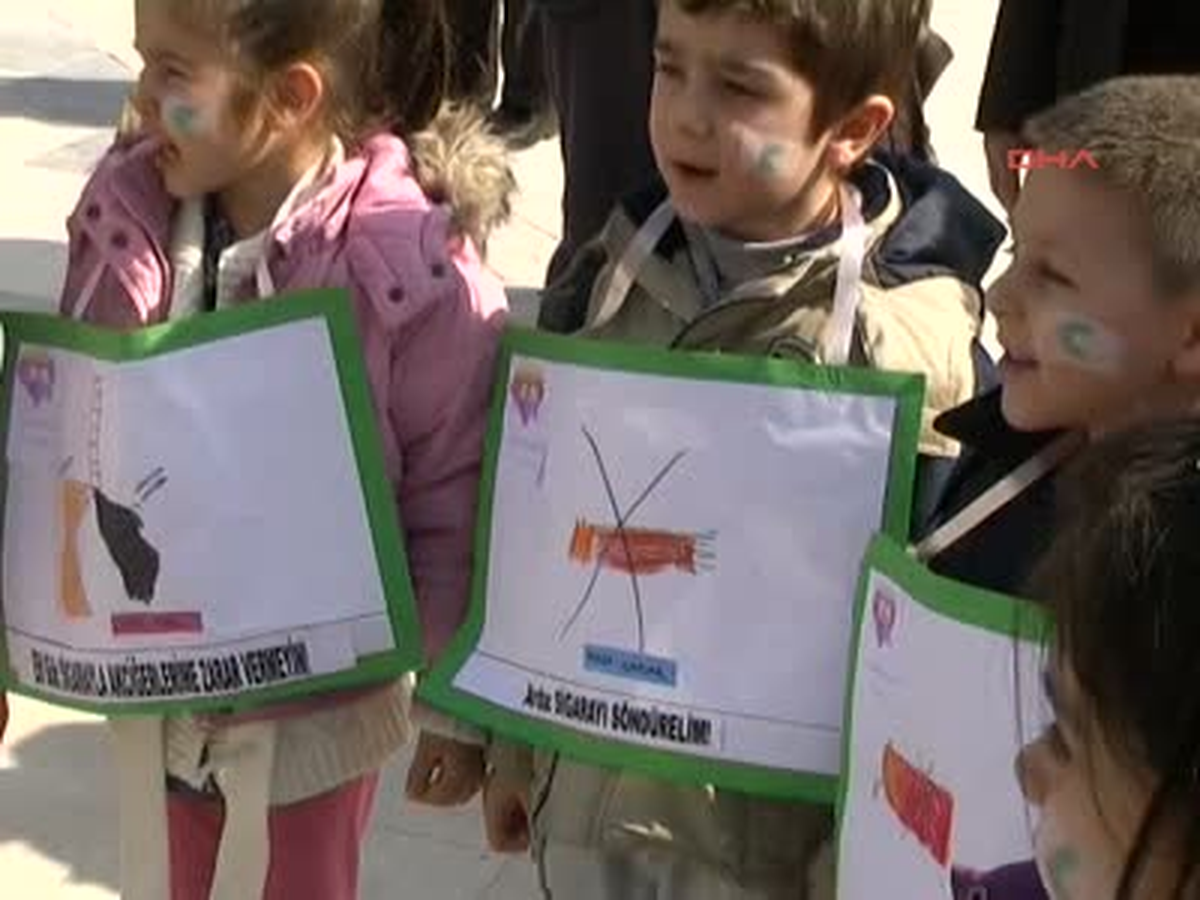 Minikler Sigara Avına Çıktı