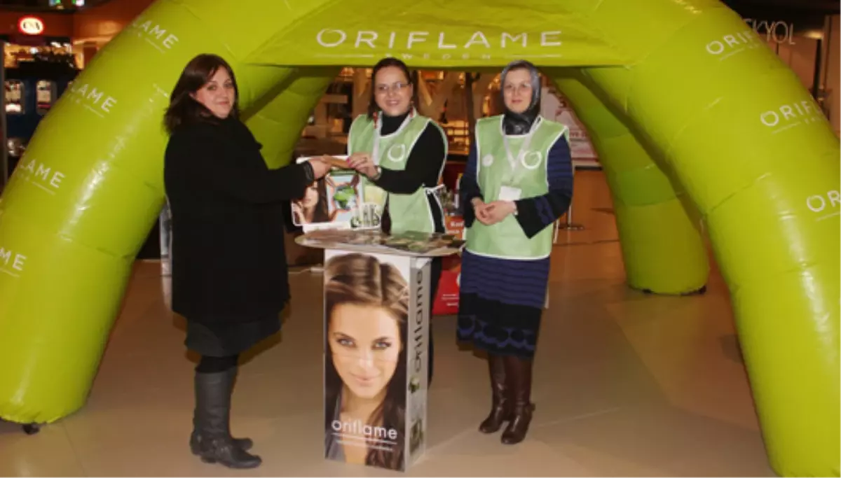 Oriflame; ADA AVM\'de Çam Tohumu Dağıttı