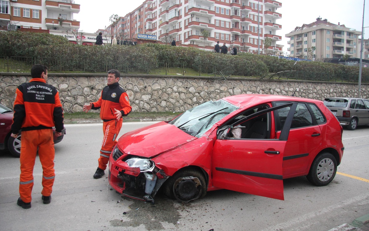 Takla Atan Otomobilin Sürücüsü Ağır Yaralandı