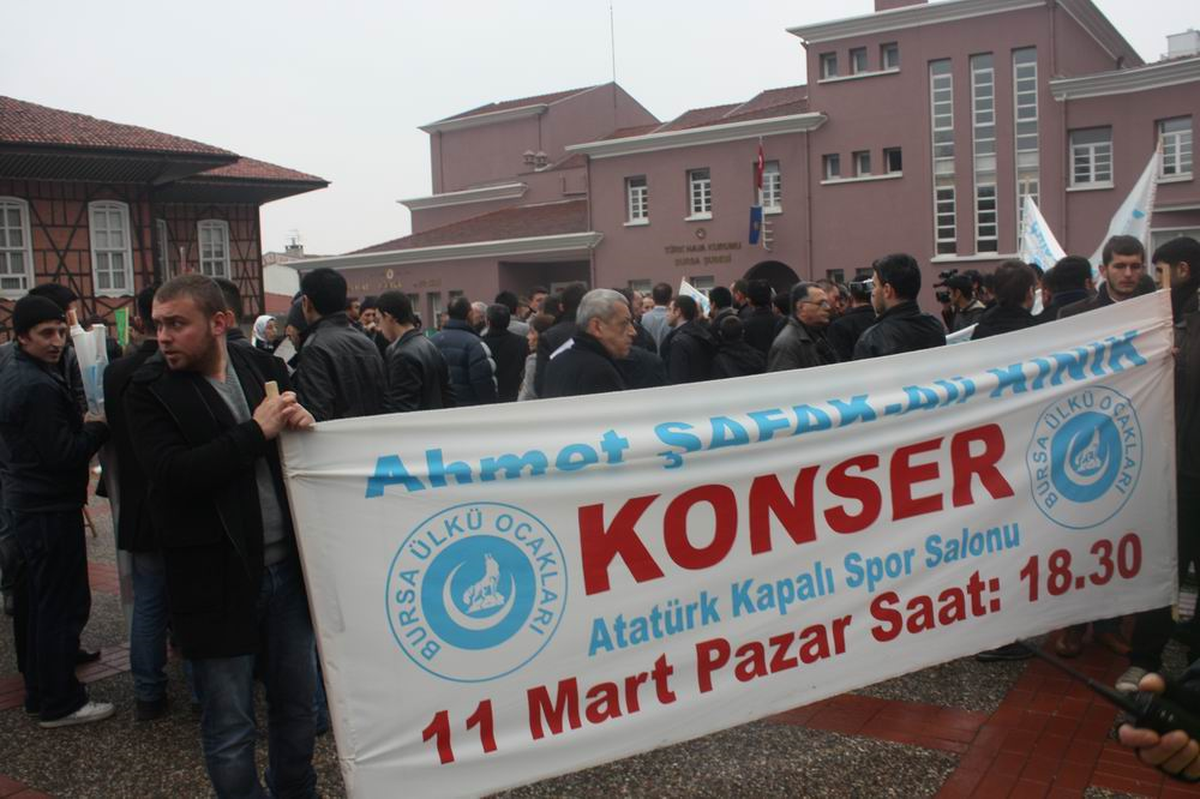 Ülkücülerden "Canlı Bilboard" Eylemi
