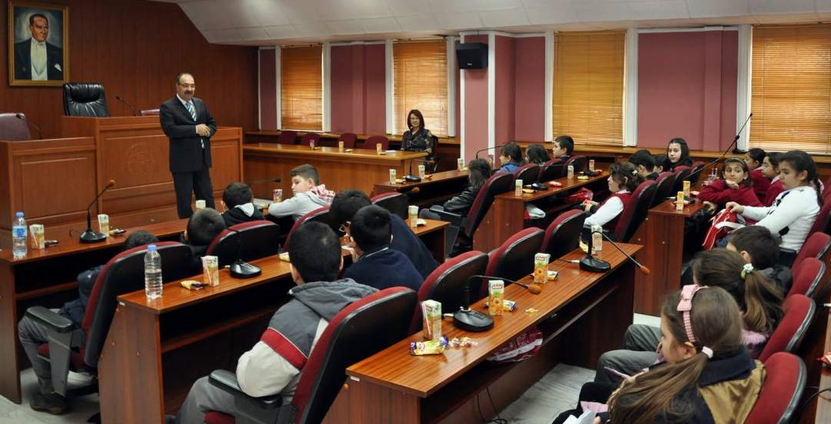 Yerel Hizmetler, Öğrencilerin Derslerine Konu Oluyor