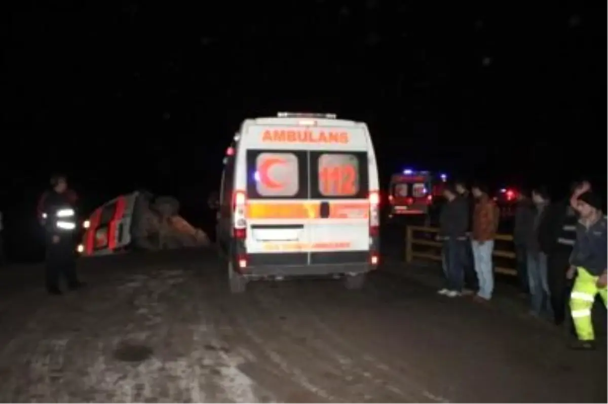 Ambulans Kaza Yerine Girderken Kaza Yaptı