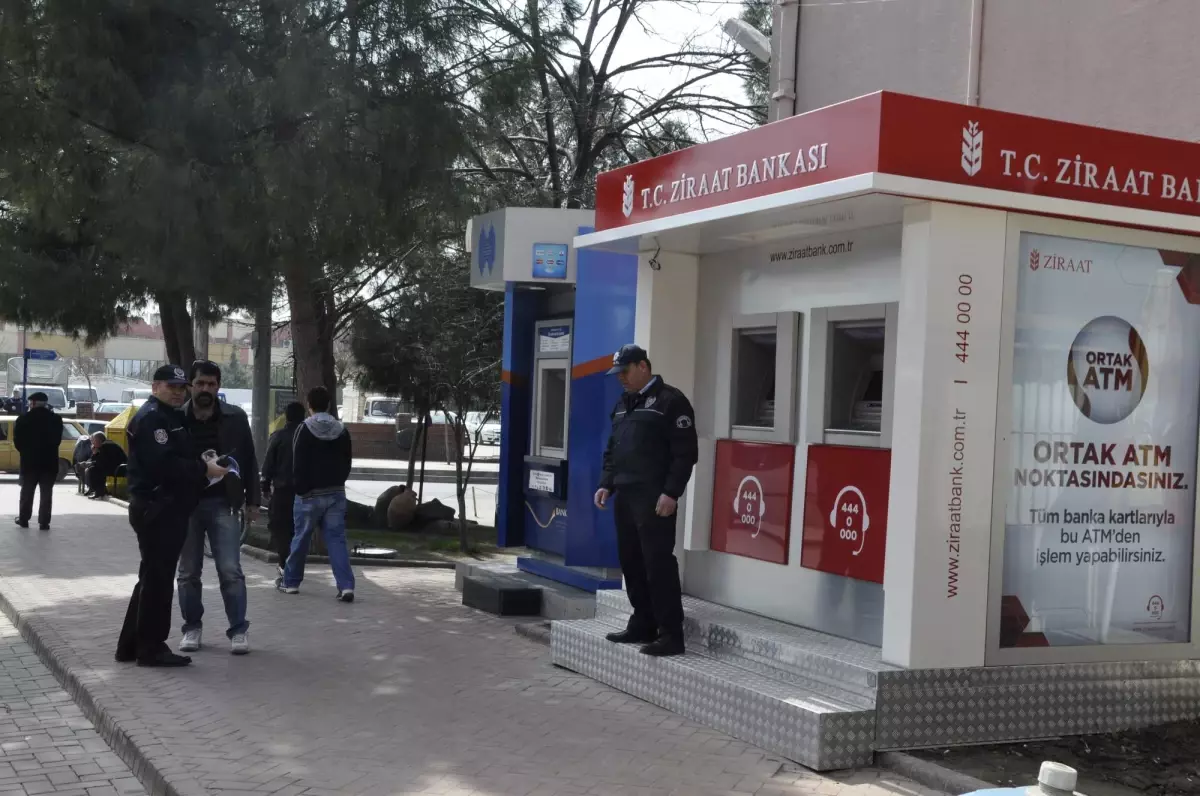 Atm\'de Kart Kopyalayıcı Düzenek Çıktı