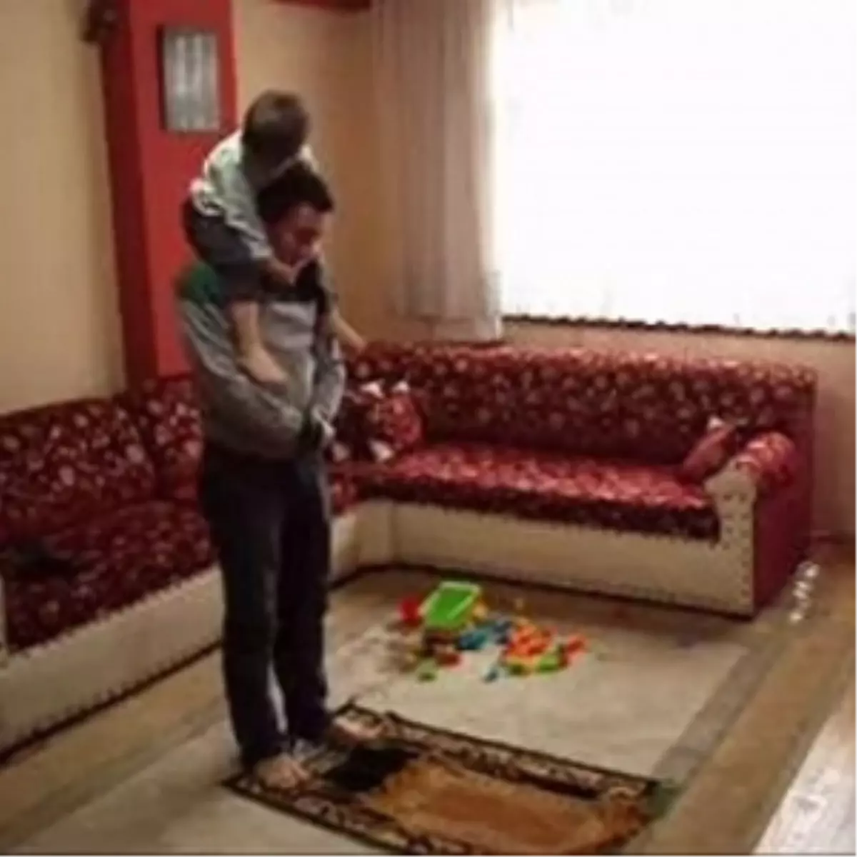 Babanın Sevimli Oğluyla Namaz İmtihanı