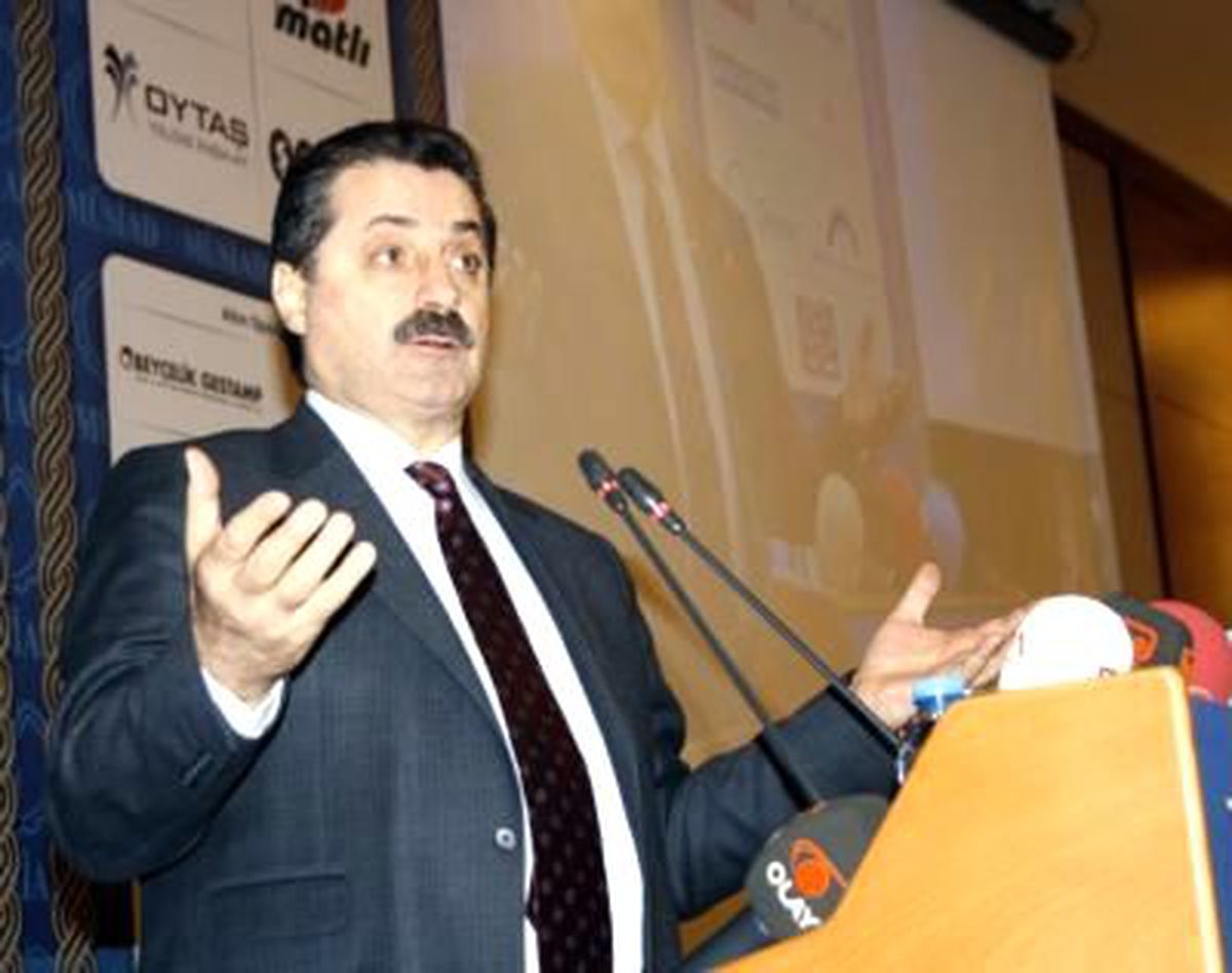 Bakan Çelik\'ten "İmam Hatip" Eleştirisi