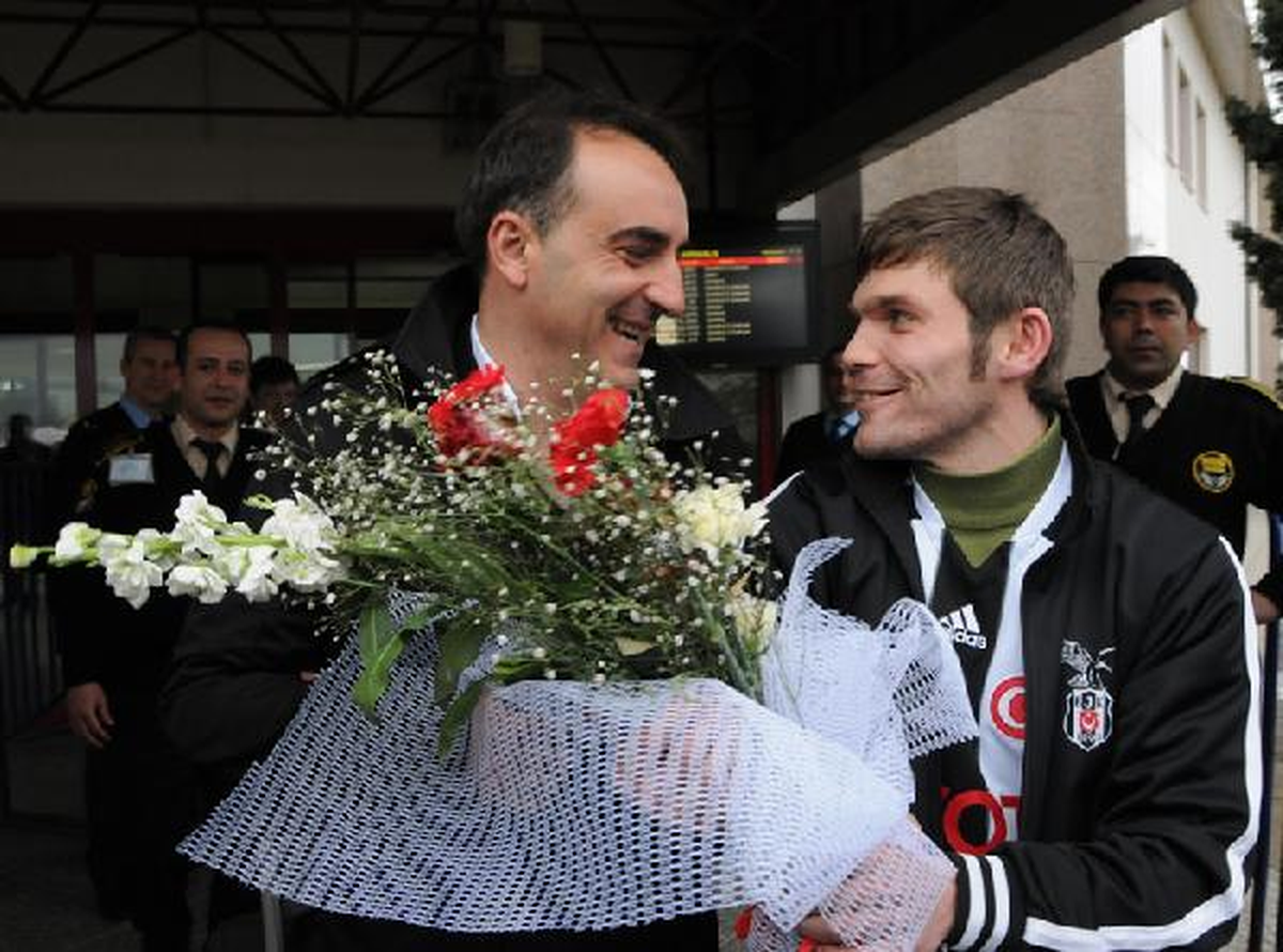 Beşiktaş\'a Samsun\'da Çiçekli ve Meşaleli Karşılama