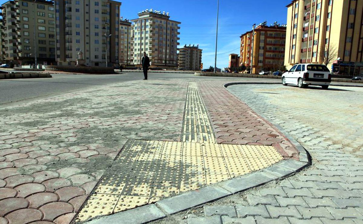 Engelli Dostu 'Akıllı Kaldırımlar'