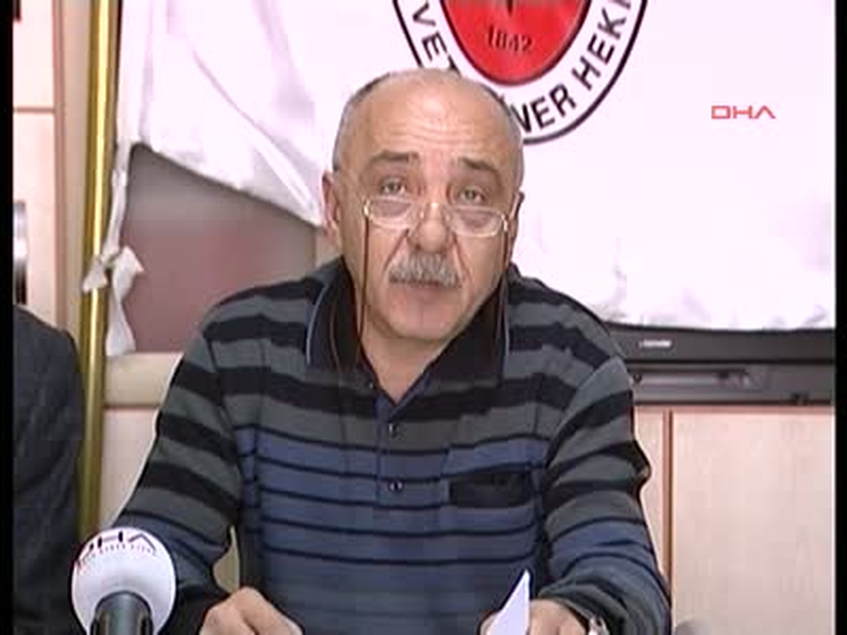 Meslektaşları Fok Badem'i Sopayla Eğiten Avni Gök'ü Savundu: Eziyet Edecek İnsan Değil