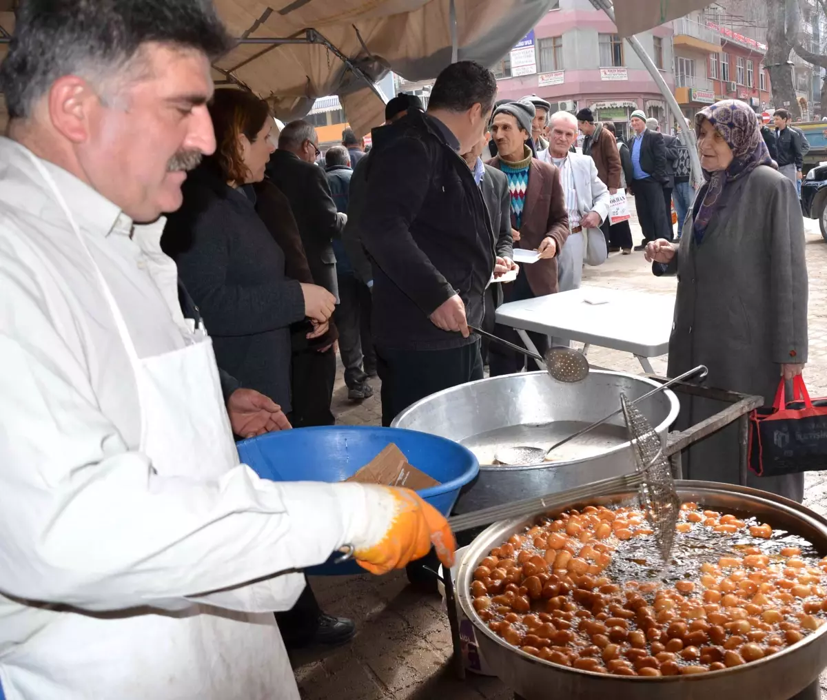 Simav Vergi Dairesi\'nden Halka Lokma İkramı