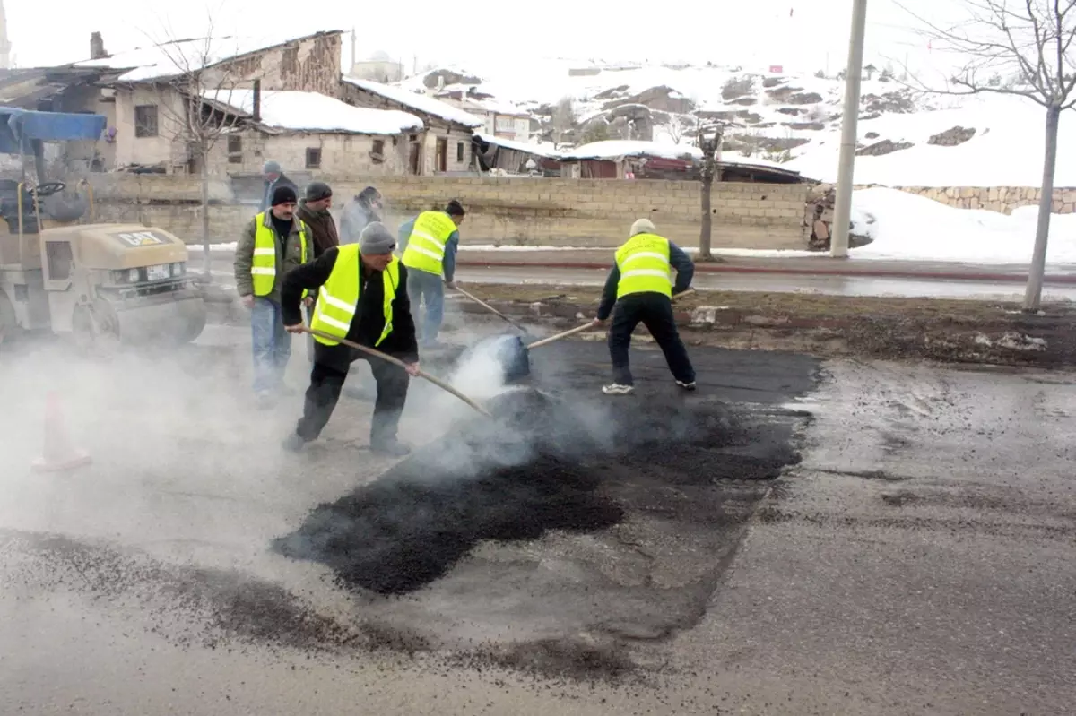 Sivas Belediyesi Asfalt Onarma Çalışmalarına Başladı