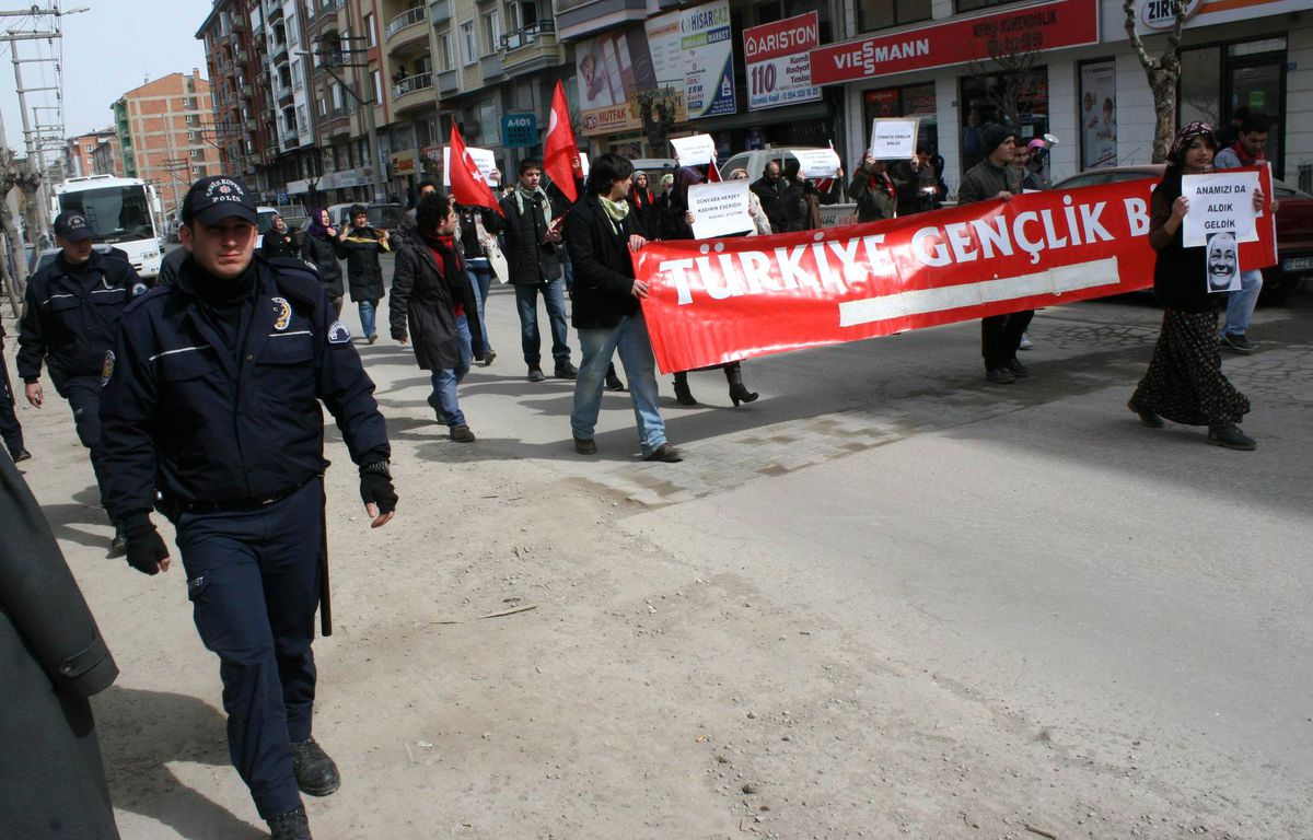Tgb\'den Tülbentli Eylem