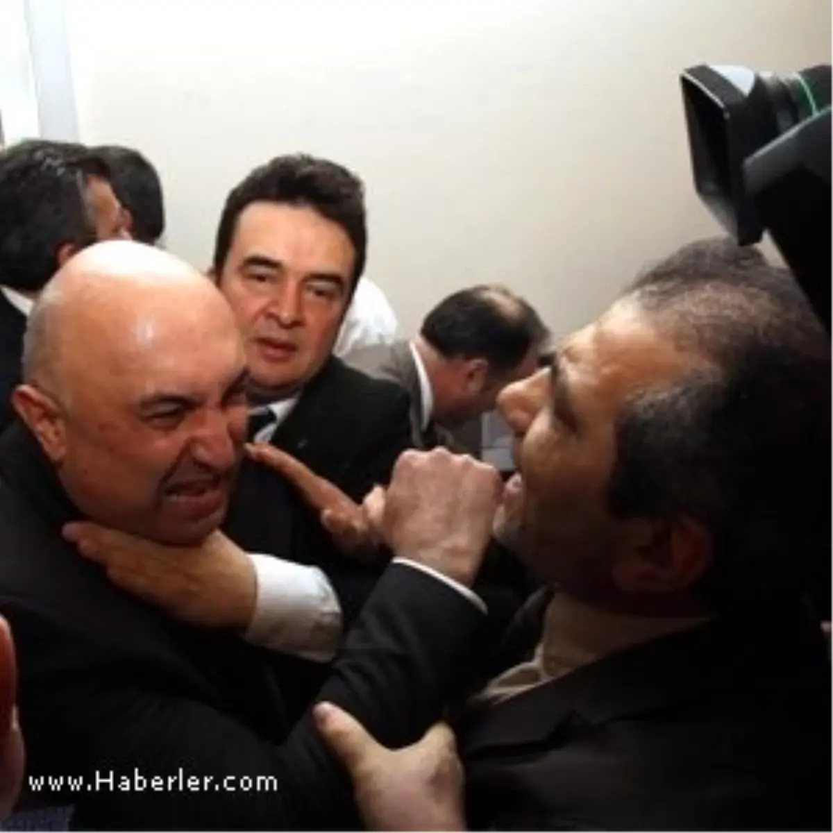 4+4+4 Teklifi Yumruklar Tekmeler Eşliğinde Kabul Edildi