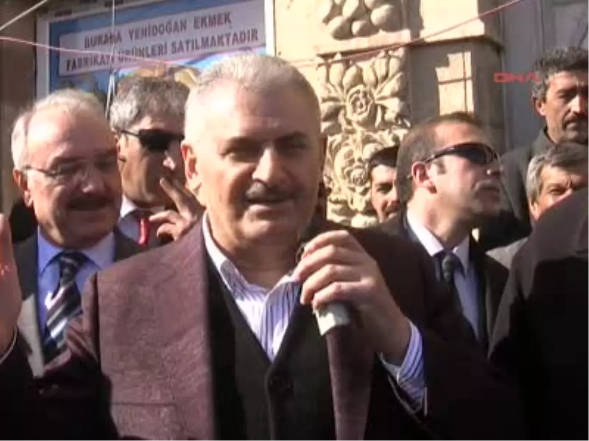 Bakan Yıldırım Önce Kızakla Kaydı Ardından Jetski Kullandı