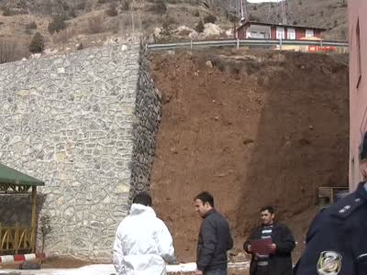 Karlar Eridi, İnsan Kemikleri Çıktı