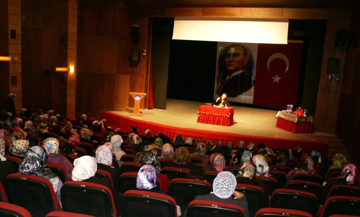 Iğdır\'da \'Kadının Toplumdaki Yeri\' Konulu Konferans Yapıldı