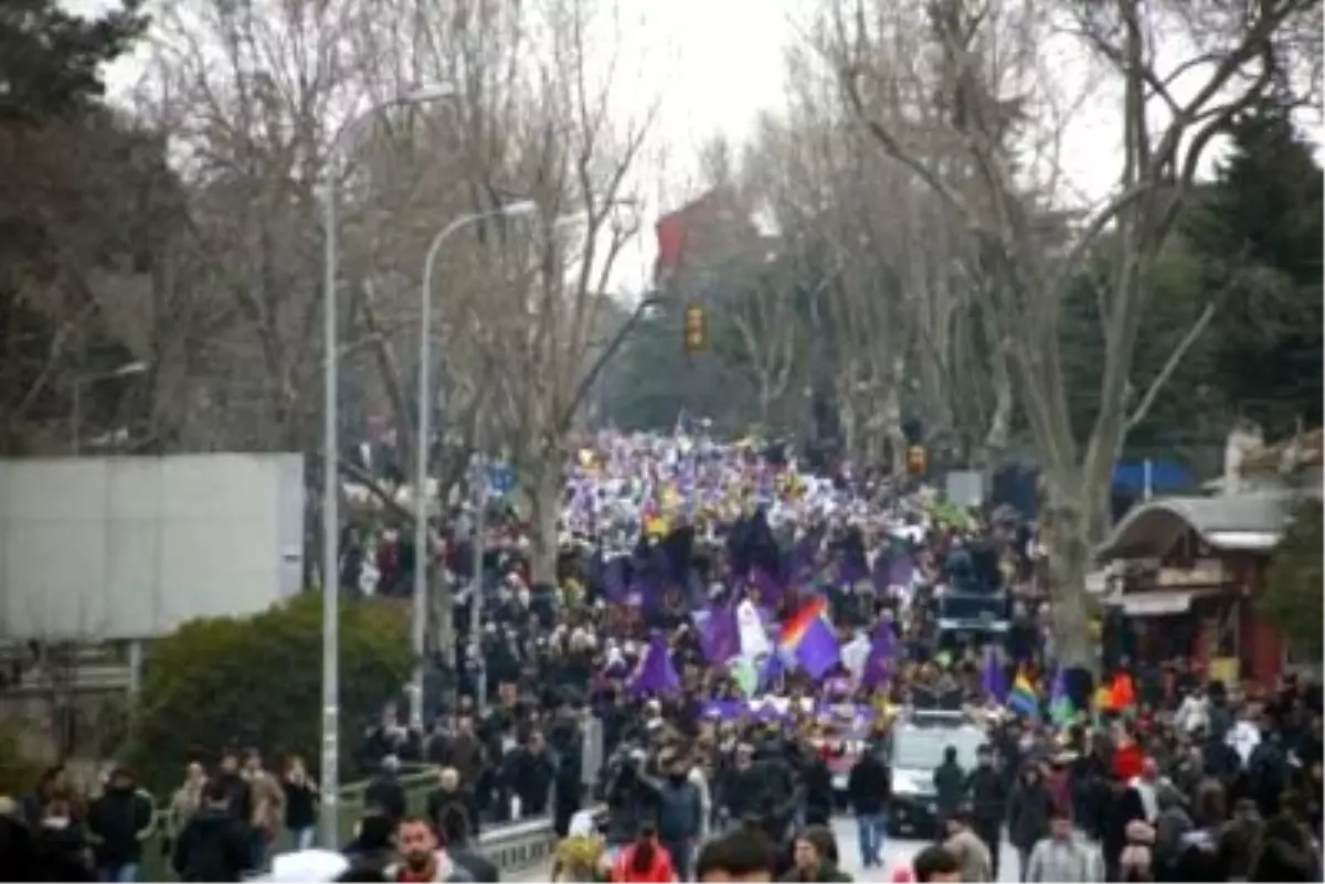 Kadıköy\'de 8 Mart Dünya Kadınlar Günü Mitingi