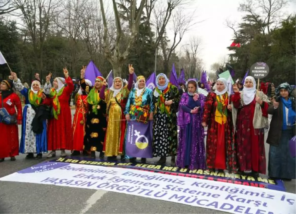 Kadınlar Hakları İçin Kadıköy\'de Toplandı