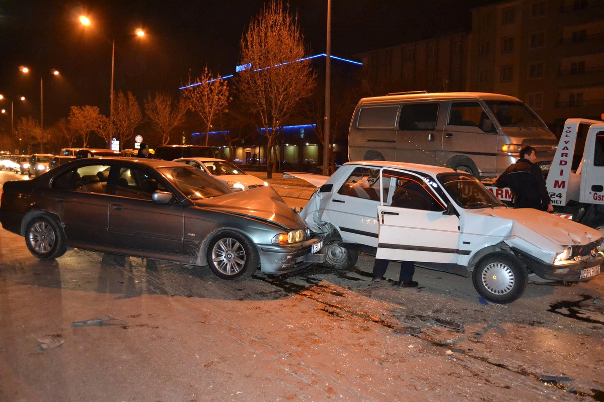 Kayseri\'de Zincirleme Trafik Kazası: 7 Yaralı