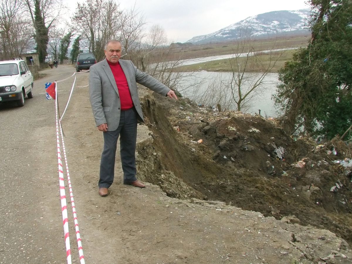 Nehir Yakınındaki Heyelan Paniğe Neden Oldu