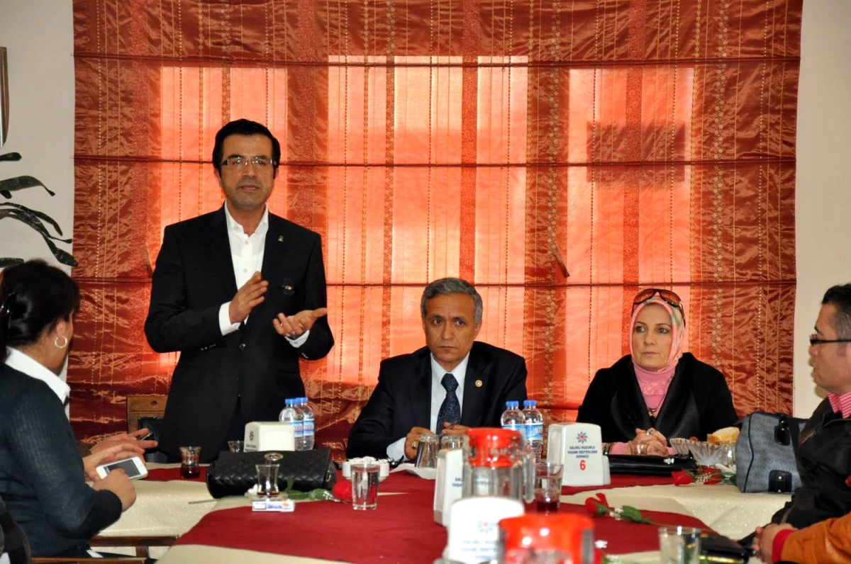 Salihli AK Parti\'den Kahvaltılı Toplantı
